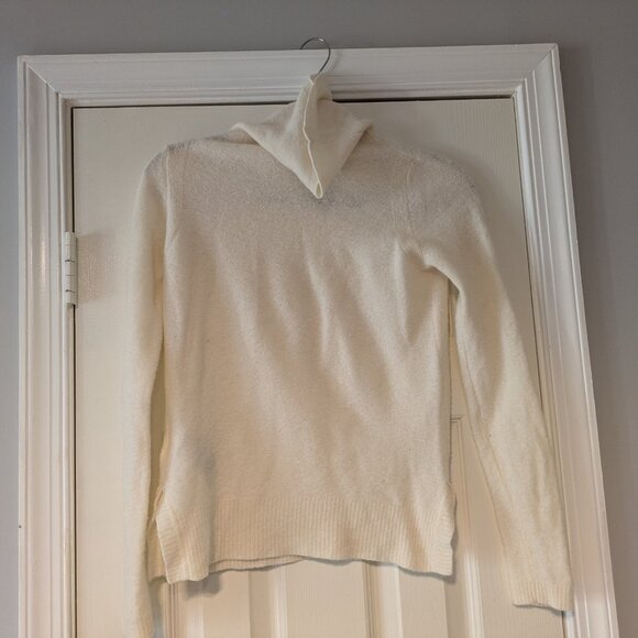 Banana Republic turtleneck, size xs - Picture 2 of 4
